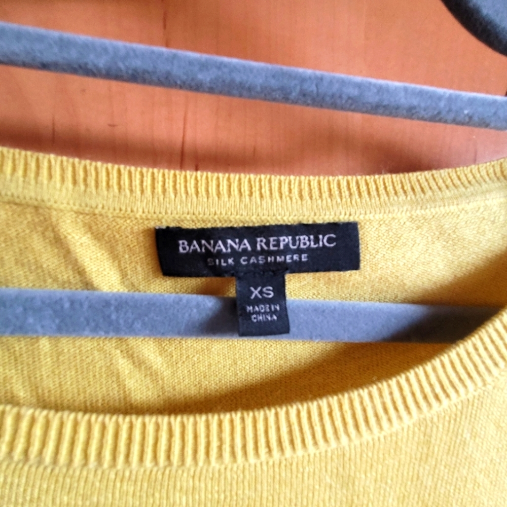 Banana Republic Silk Cashmere Sweater Chartreuse Green Lightweight Knit XS - Picture 4 of 4
